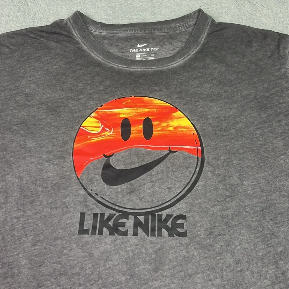 Nike T-shirt - Picture 2 of 3